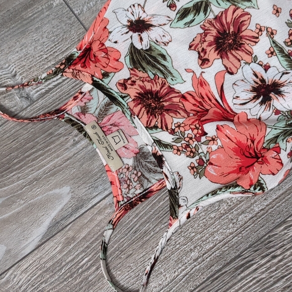 Final Touch Floral High Low Flowy Tank Small - Picture 2 of 4